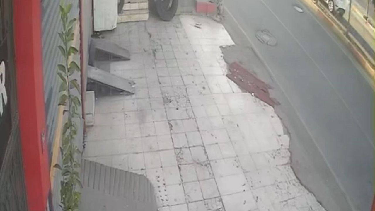 Siirt'te Aracın Yayaya Çarpma Anı Güvenlik Kamerasında