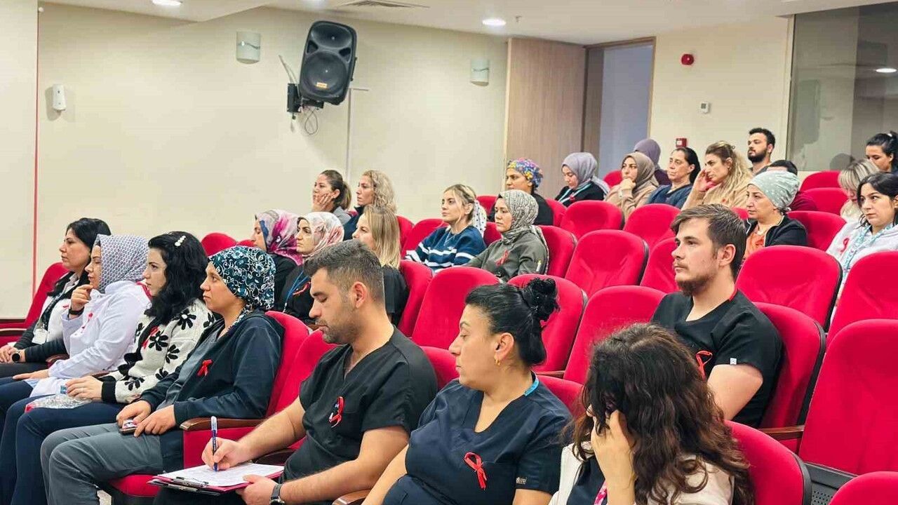 Siirt'te Hastane Personeline Kan Yoluyla Bulaşan Hastalıklar Eğitimi