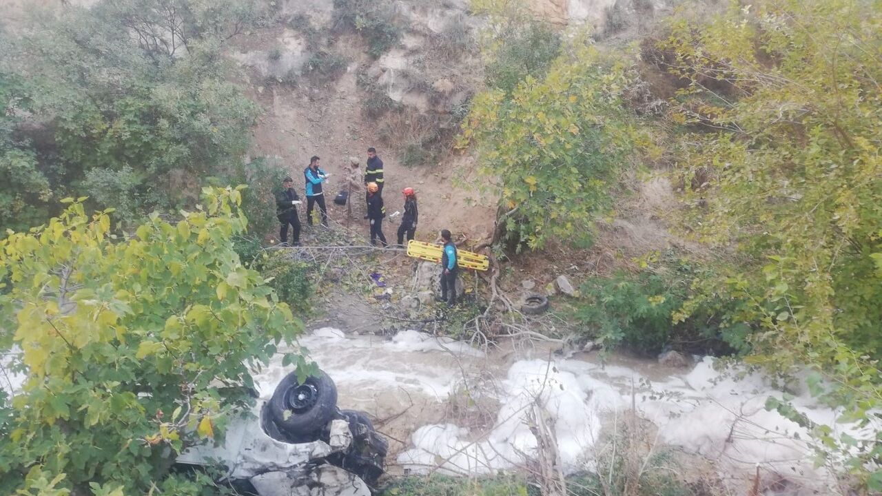 Siirt'te Uçuruma Yuvarlanan Araç Kazası: 1 Ölü, 1 Yaralı