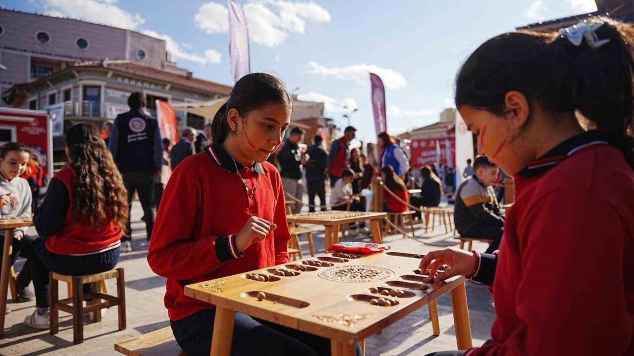 Sındırgı'da Depremzede Çocuklara Moral Desteği