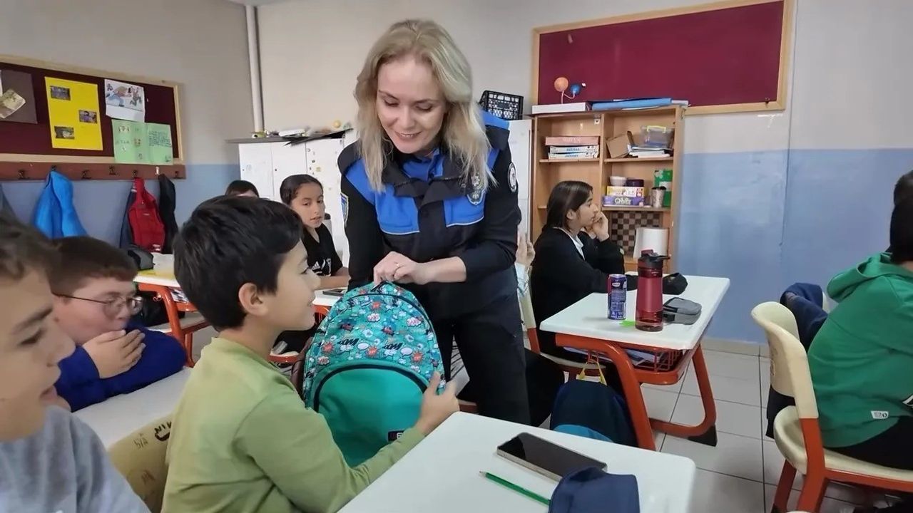 Sinop Polisi Öğrencilere Destek Oluyor