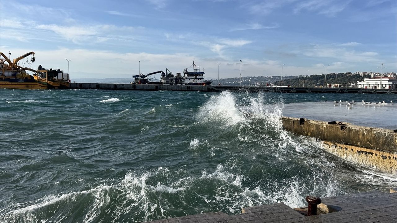 Sinop'ta Fırtına Dalgaları Yükseltti