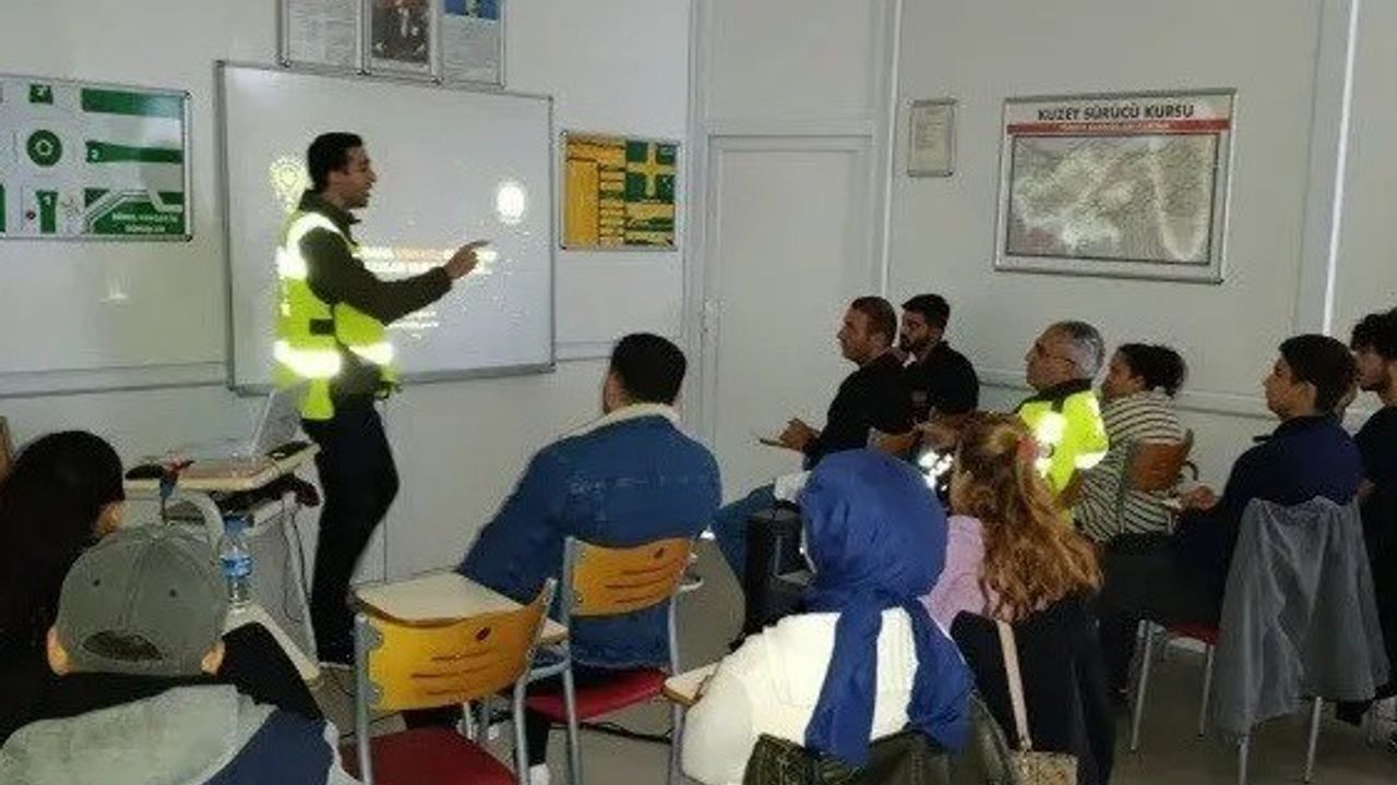 Sinop'ta Sürücü Adaylarına Trafik Eğitimi Verildi