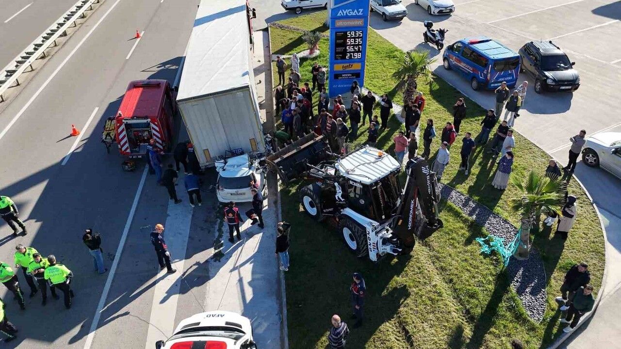 Sinop'ta Trafik Kazası: Tıra Çarpan Sürücü Hayatını Kaybetti