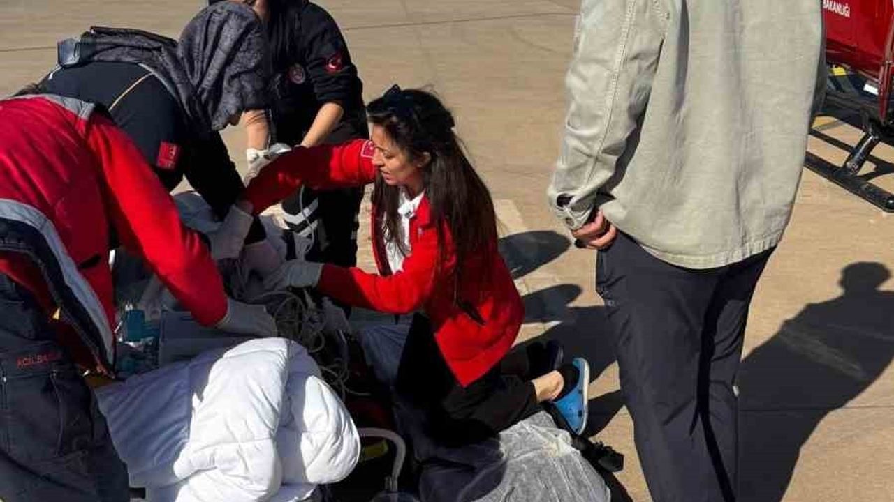 Şırnak'ta 16 Yaşındaki Hasta İçin Helikopter Ambulans Gönderildi