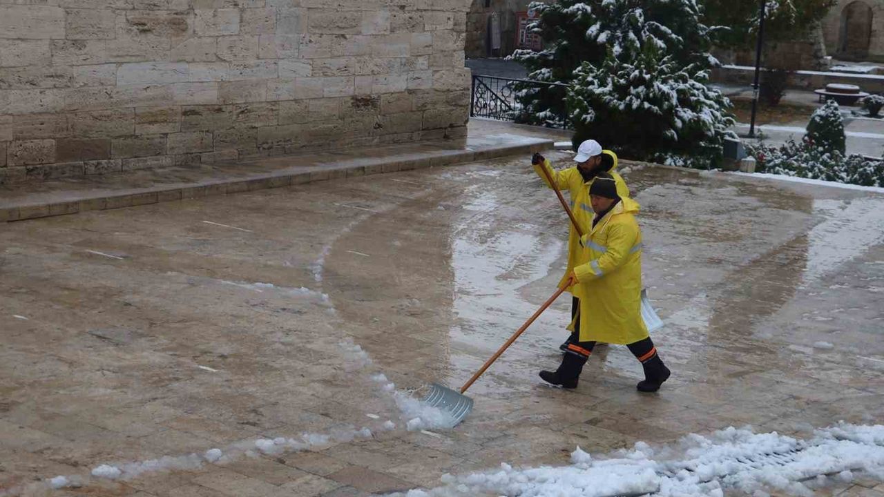 Sivas Beyaz Gelinliğine Büründü