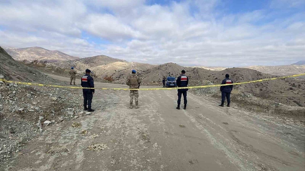 Sivas'ta Göçük Altında Kalan Şantiye Müdürü İçin Arama Çalışmaları Sürüyor