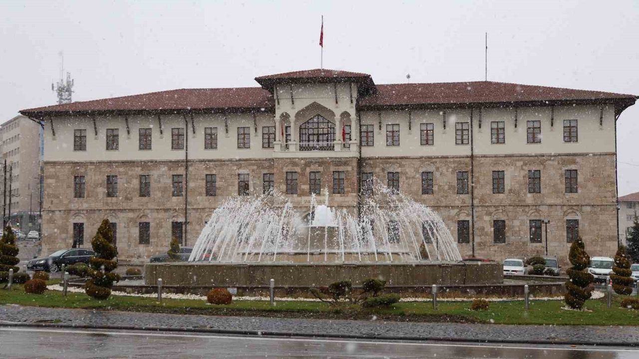 Sivas'ta Kar Yağışı Başladı