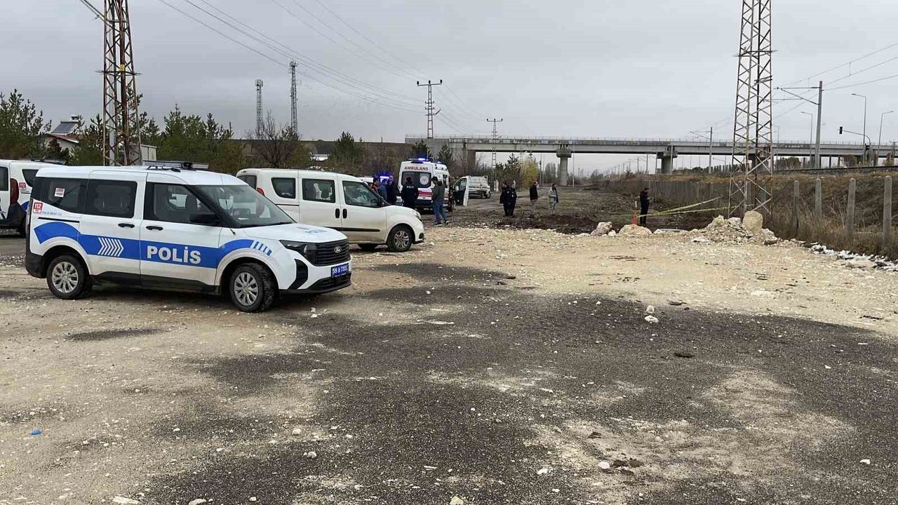 Sivas'ta Kayıp 80 Yaşındaki Adam Demir Yolu Yakınında Ölü Bulundu