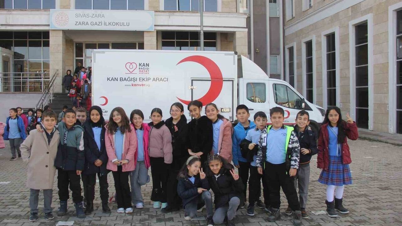 Sivas'ta Öğrenciler ve Veliler Kan Bağışı İçin Seferber Oldu