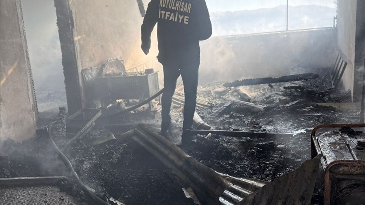 Sivas'ta Yangın: Yayla Evi Kullanılamaz Hale Geldi