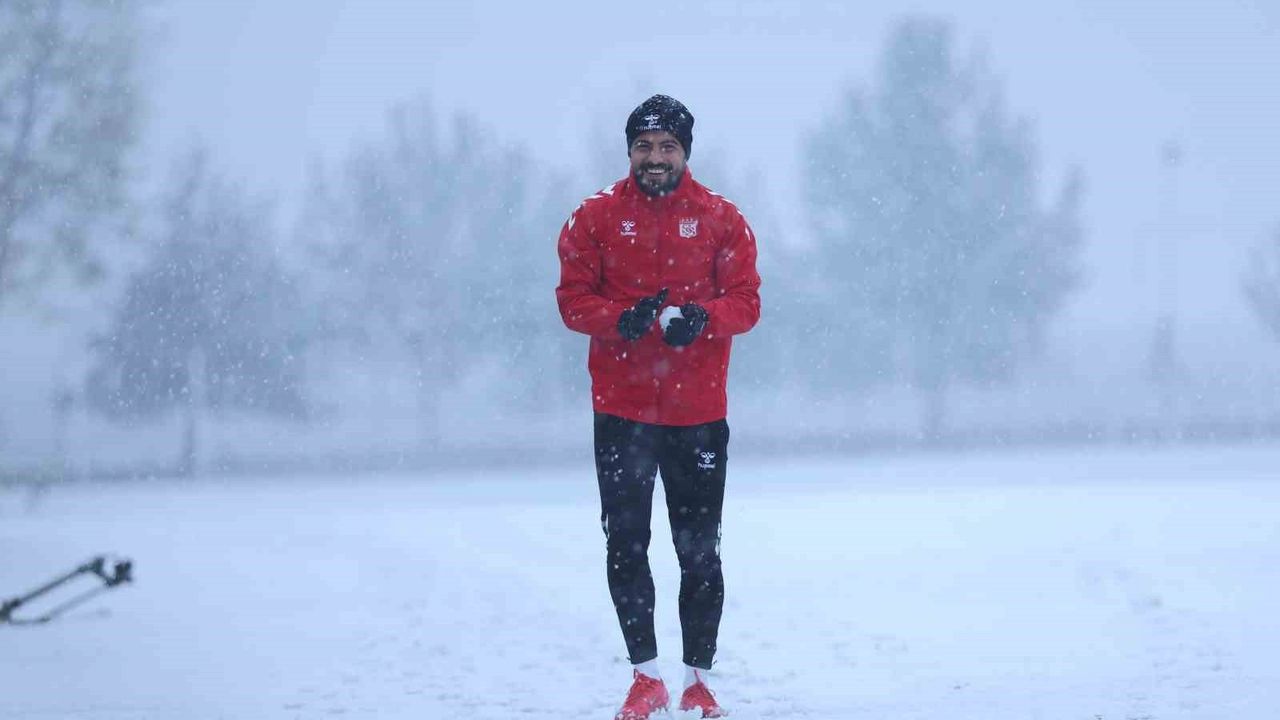 Sivasspor Kar Altında Antrenman Yaptı