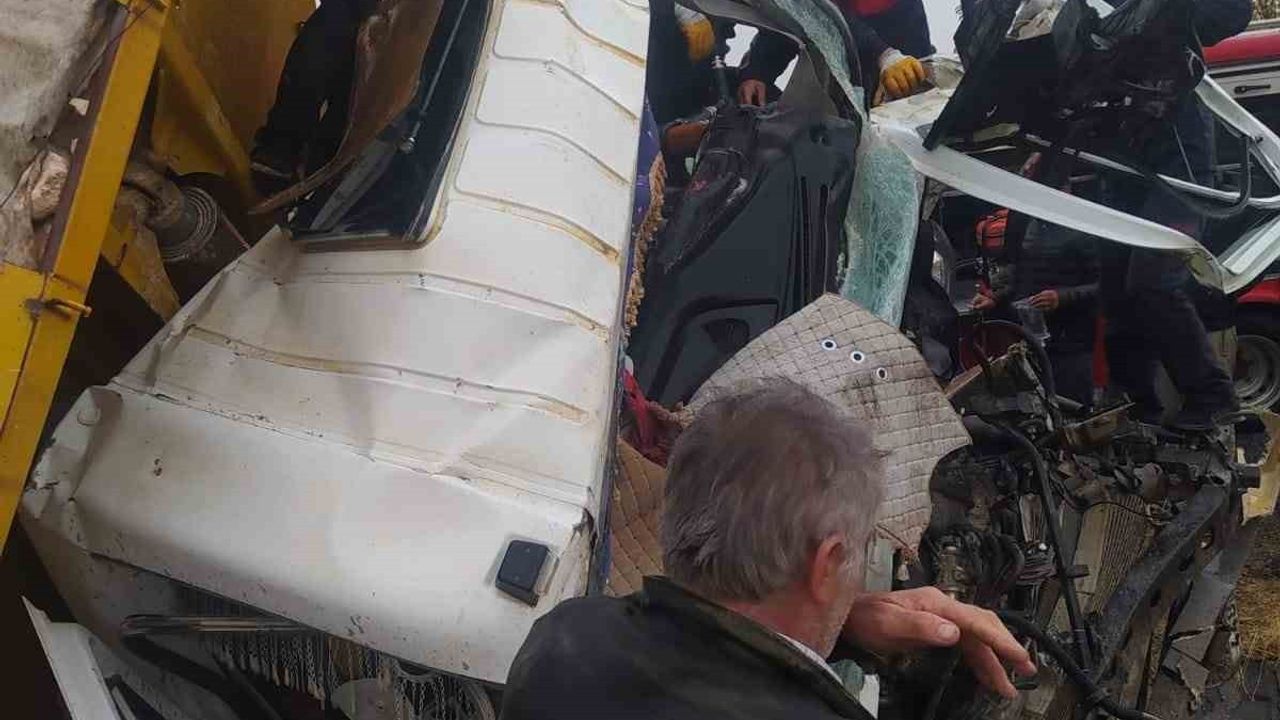 Siverek-Adıyaman Yolunda Kaza: 1 Ölü, 1 Ağır Yaralı