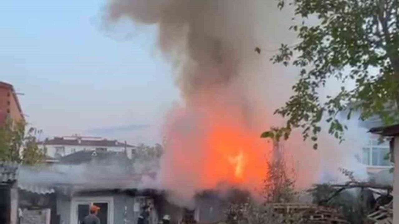 Sobayı Yakıp Alışverişe Çıkan Vatandaşın Evi Yanarak Küle Döndü