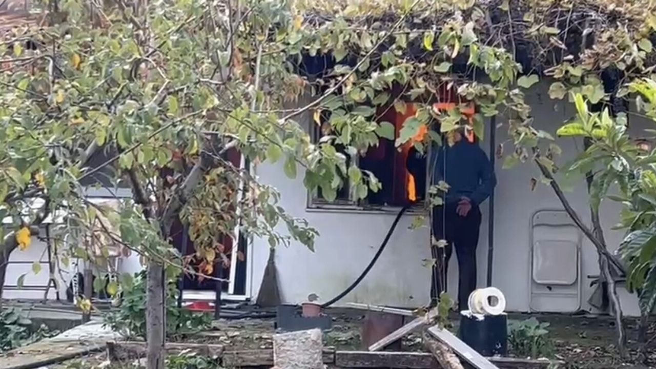 Şömine Kıvılcımı Evi Kül Yaptı