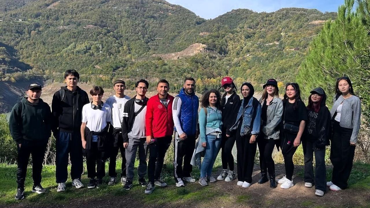 SUBÜ Öğrencileri Yuvacık'ta Doğa Yürüyüşü Gerçekleştirdi