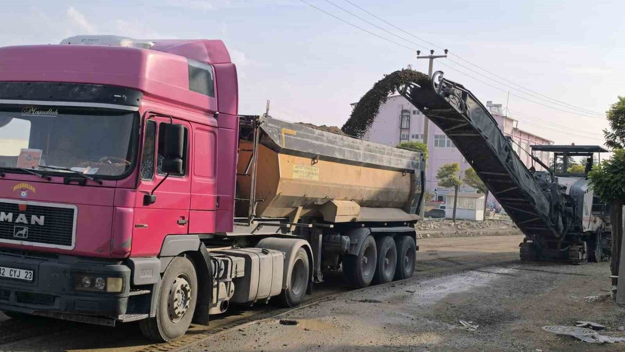 Şuhut'ta Yol ve Altyapı Çalışmaları Hız Kesmeden Devam Ediyor