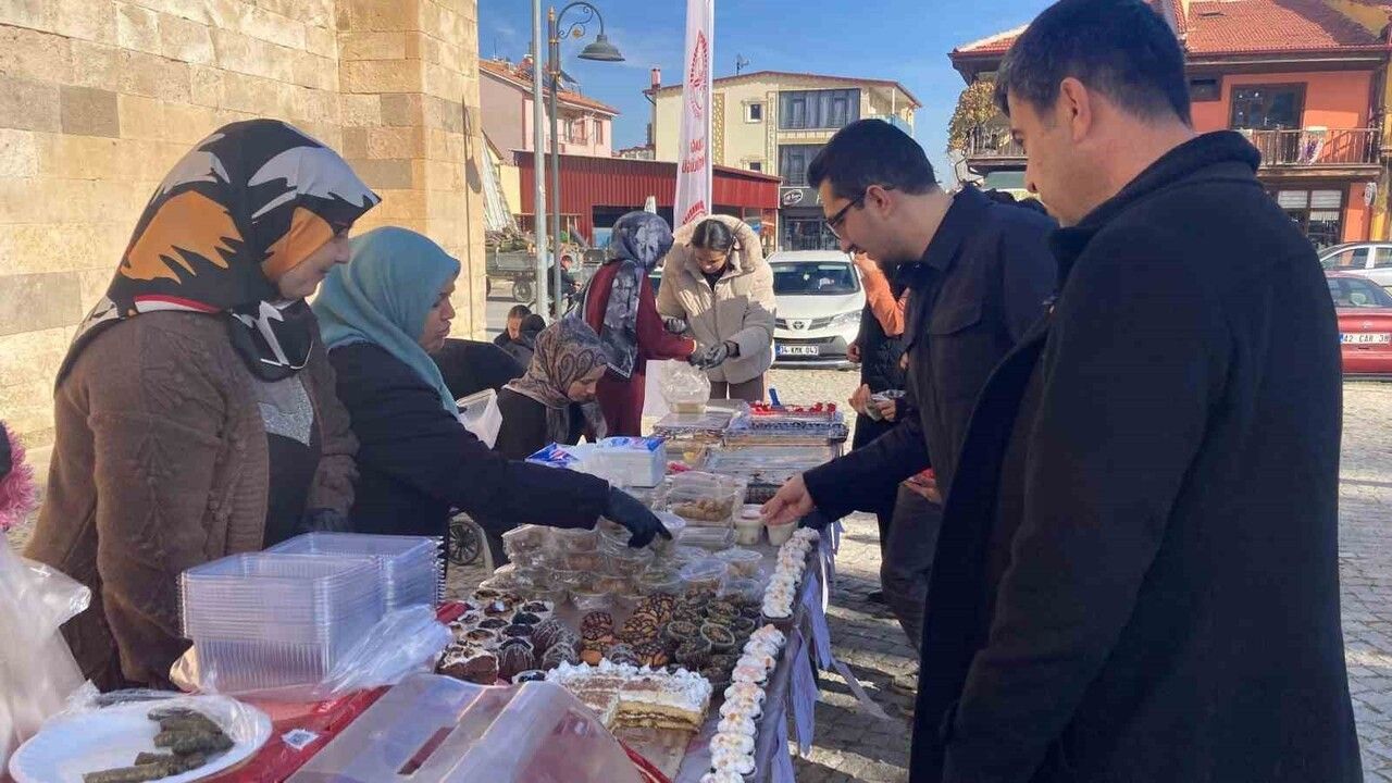 Sultandağı'nda Gazze İçin Hayır Çarşısı Açıldı