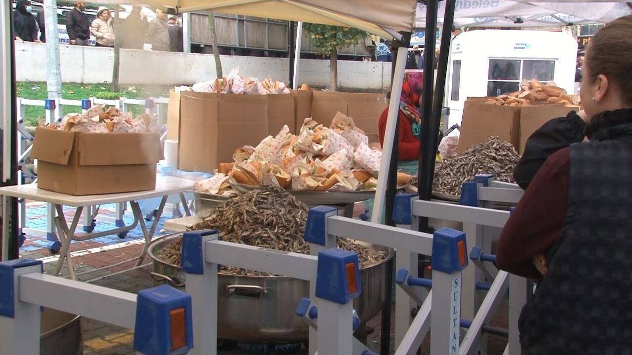 Sultangazi'de 8. Hamsi Festivali Coşkusu