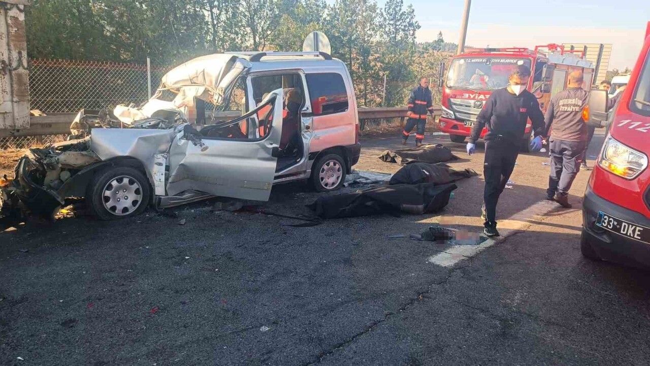 Tarsus'ta Trafik Kazası: 3 Ölü, 3 Yaralı