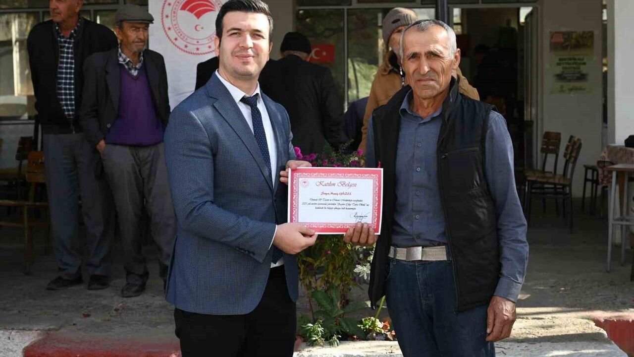 Tavas'ta Zeytin Çiftçi Tarla Okulu Mezuniyet Töreni