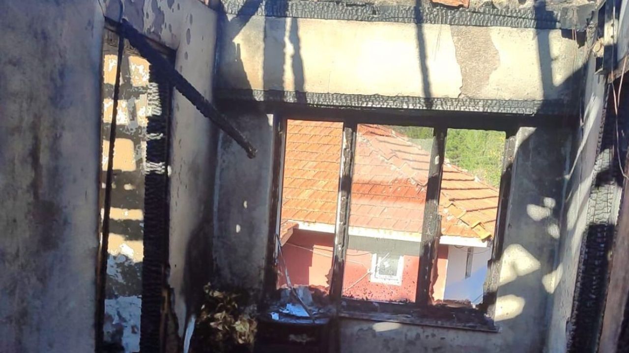 Tavşanlı'da Ahşap Ev Yangını