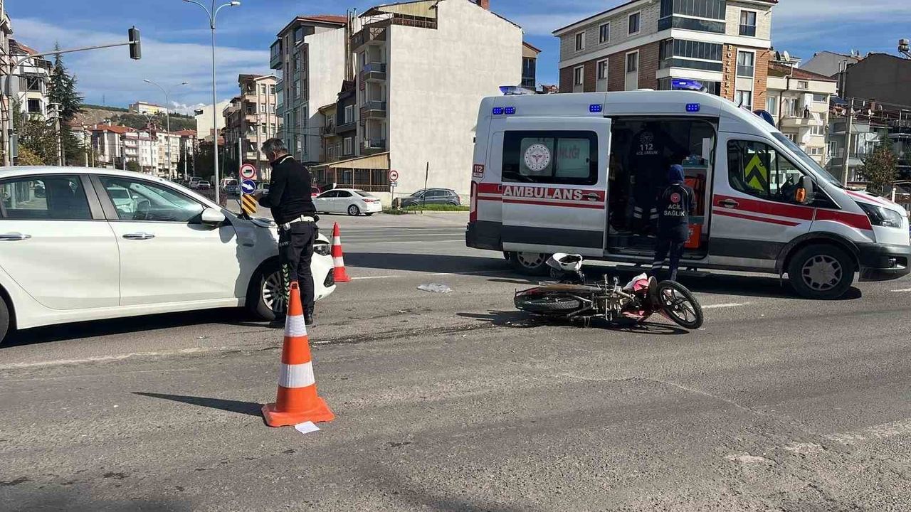 Tavşanlı'da Otomobil ve Motosiklet Çarpıştı: 2 Yaralı