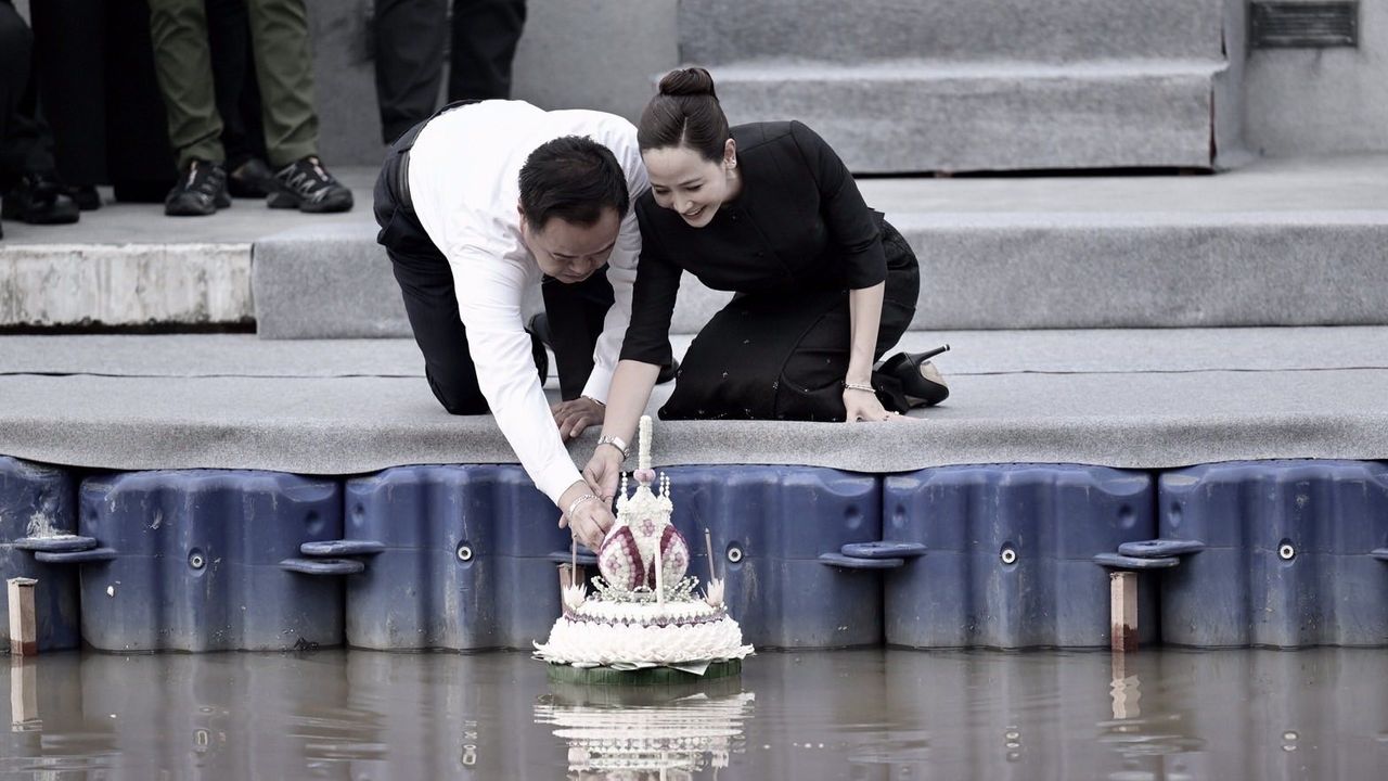 Tayland’dan Renkli Yüzen Fener Festivali Görüntüleri