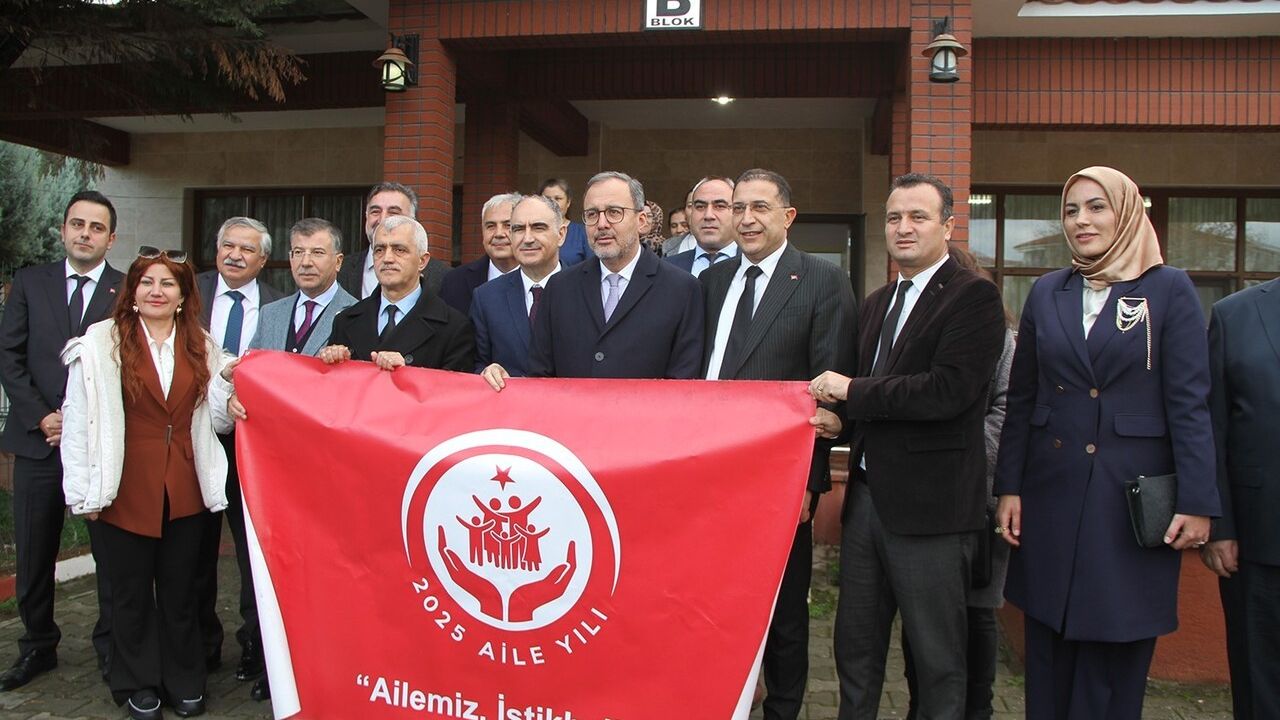 TBMM Engelli Bireyler Komisyonu Kula Gençlik Kampı'nda Engellilerle Buluştu