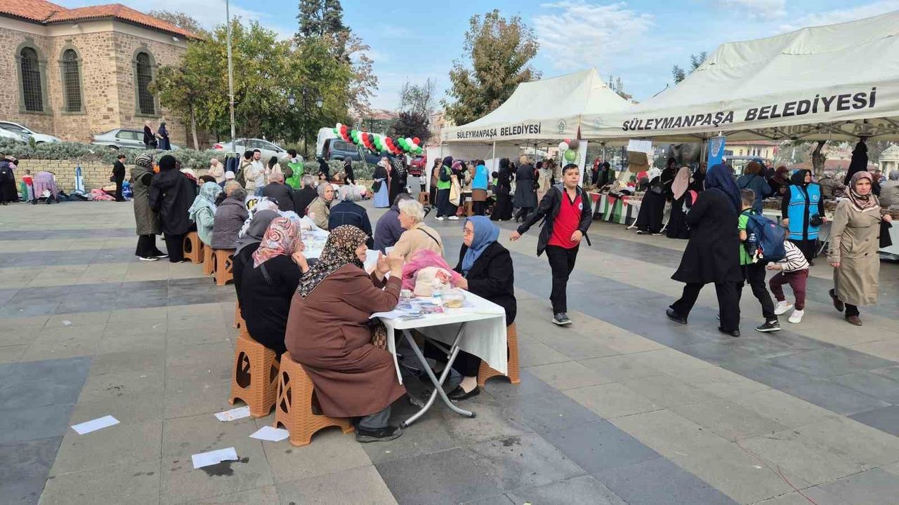 Tekirdağ'da Filistin İçin Hayır Çarşısı Kuruldu
