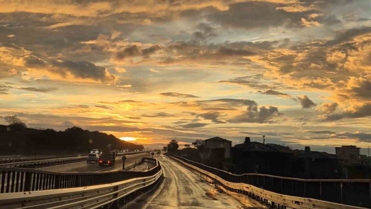 Tekirdağ'da Sabah Manzarası: Gökyüzü Alev Alev