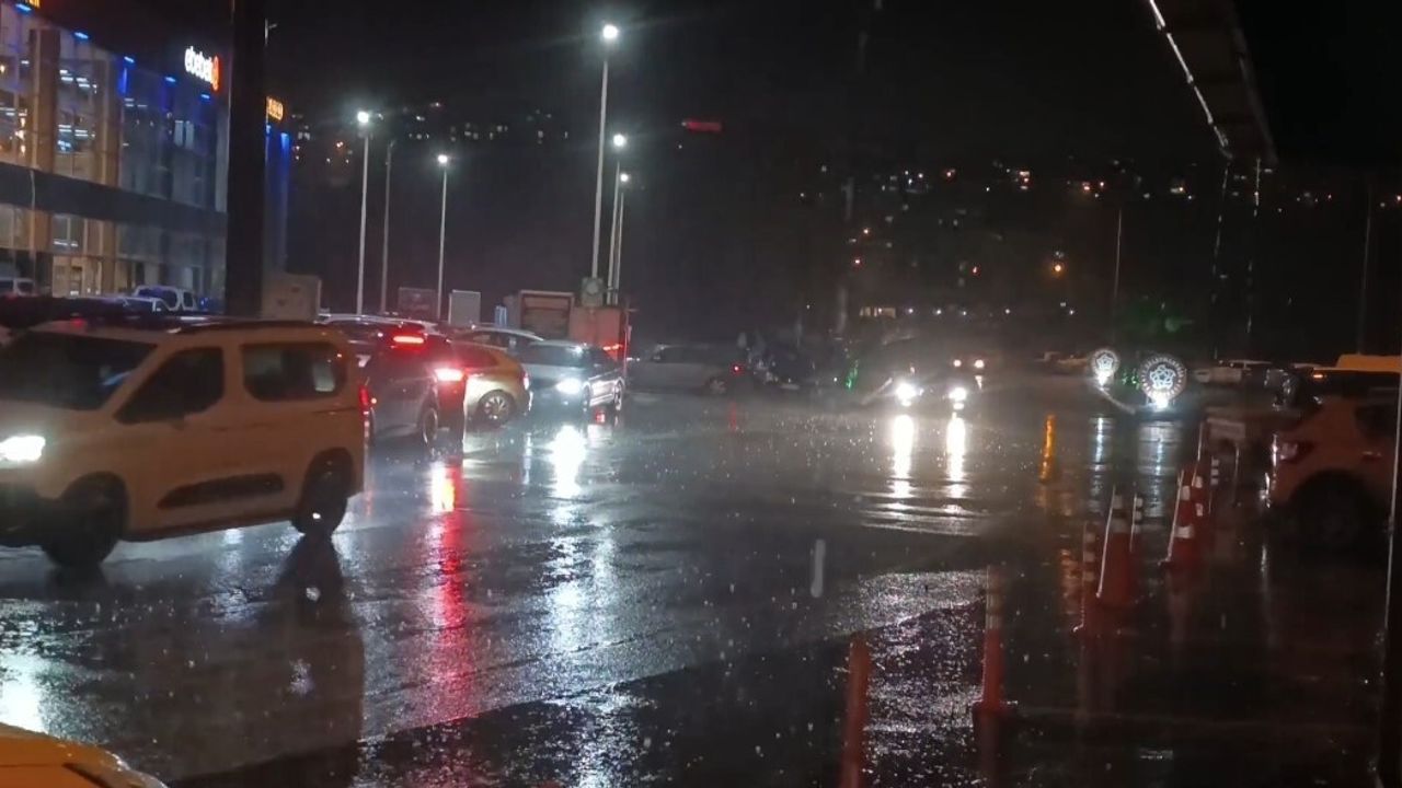 Tekirdağ'da Şiddetli Sağanak Yağış Etkili Oldu