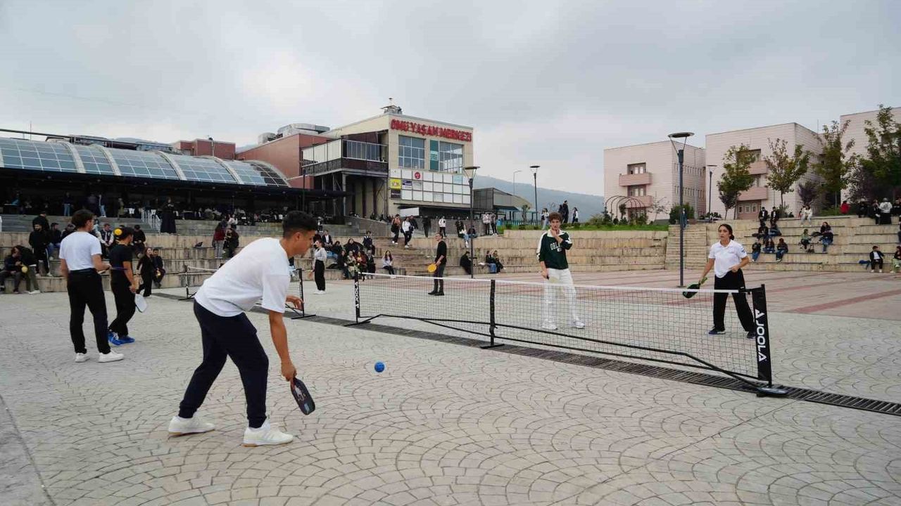 Teknoloji Bağımlılığına Karşı Farkındalık: Ekranı Bırak, Raketi Kap Etkinliği