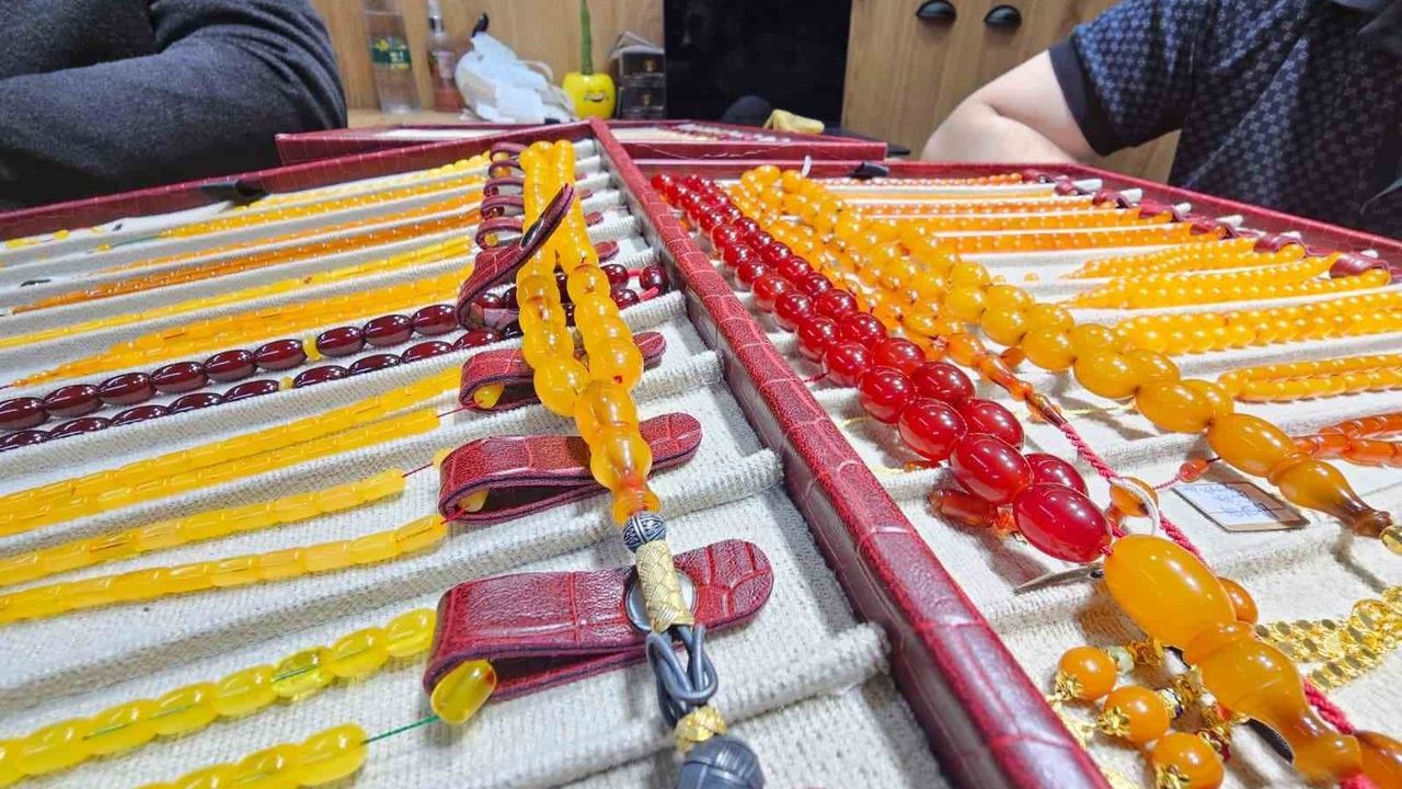 Tespih Aşkı: 1.6 Milyon Liralık Osmanlı Kehribarı Satın Alındı