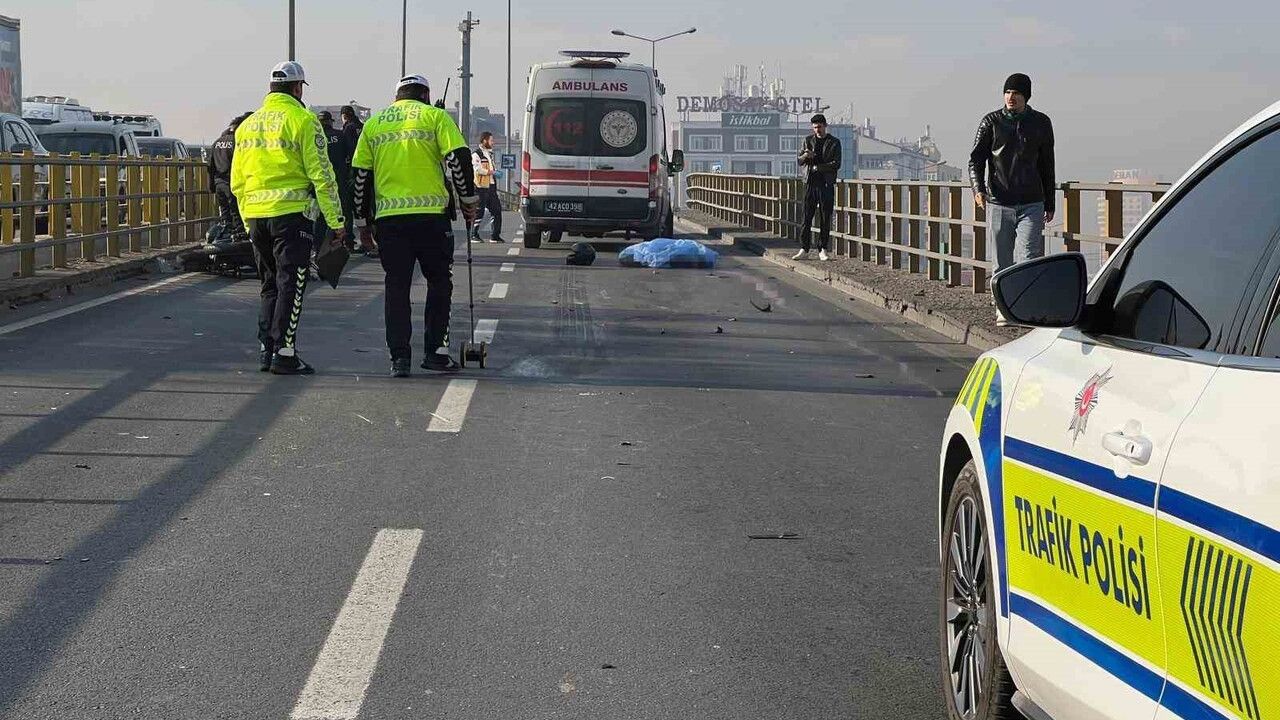 Tırla Çarpışan Motosikletli Üniversite Öğrencisi Hayatını Kaybetti