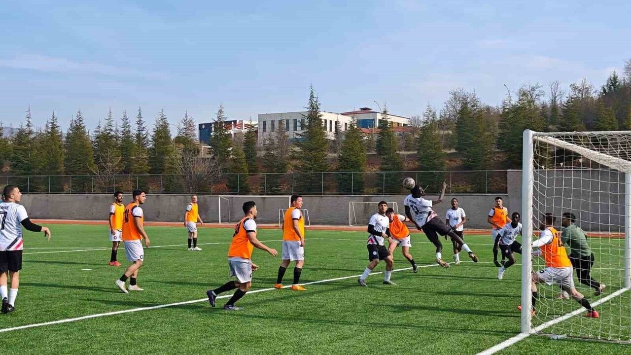 Tokat Gaziosmanpaşa Üniversitesi Spor Şenliği Rüzgarıyla Coştu