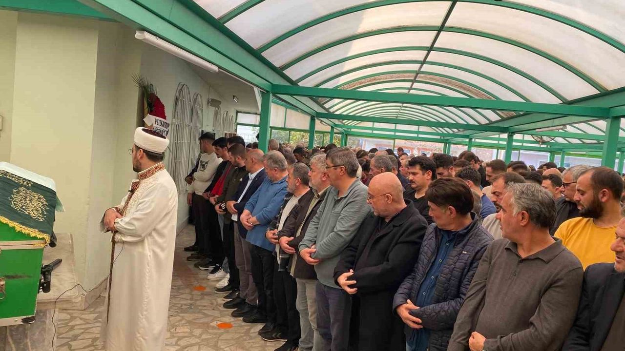 Trafik Kazasında Hayatını Kaybeden Genç Toprağa Verildi