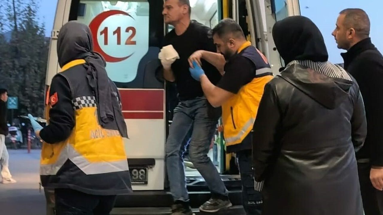 Traktörün Hidrolik Sistemine Sıkışan Çiftçi Hastaneye Kaldırıldı