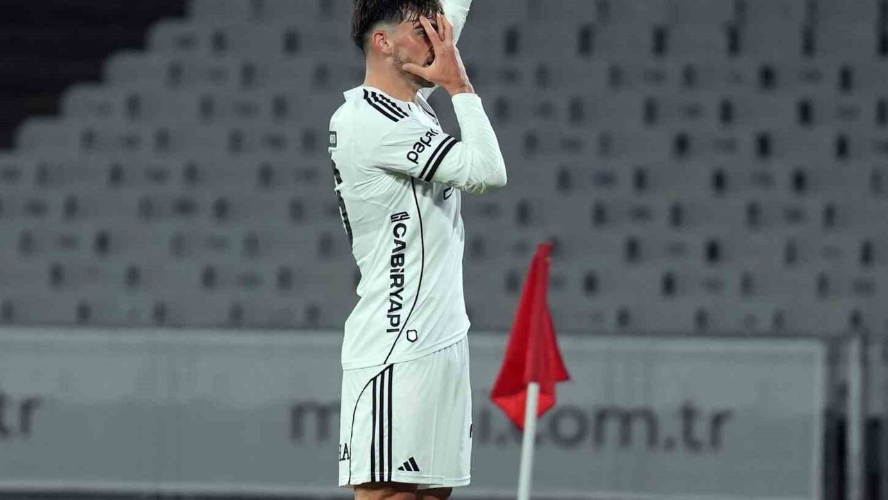 Trendyol Süper Lig: Fatih Karagümrük 0 - Beşiktaş 1 (İlk Yarı Raporu)