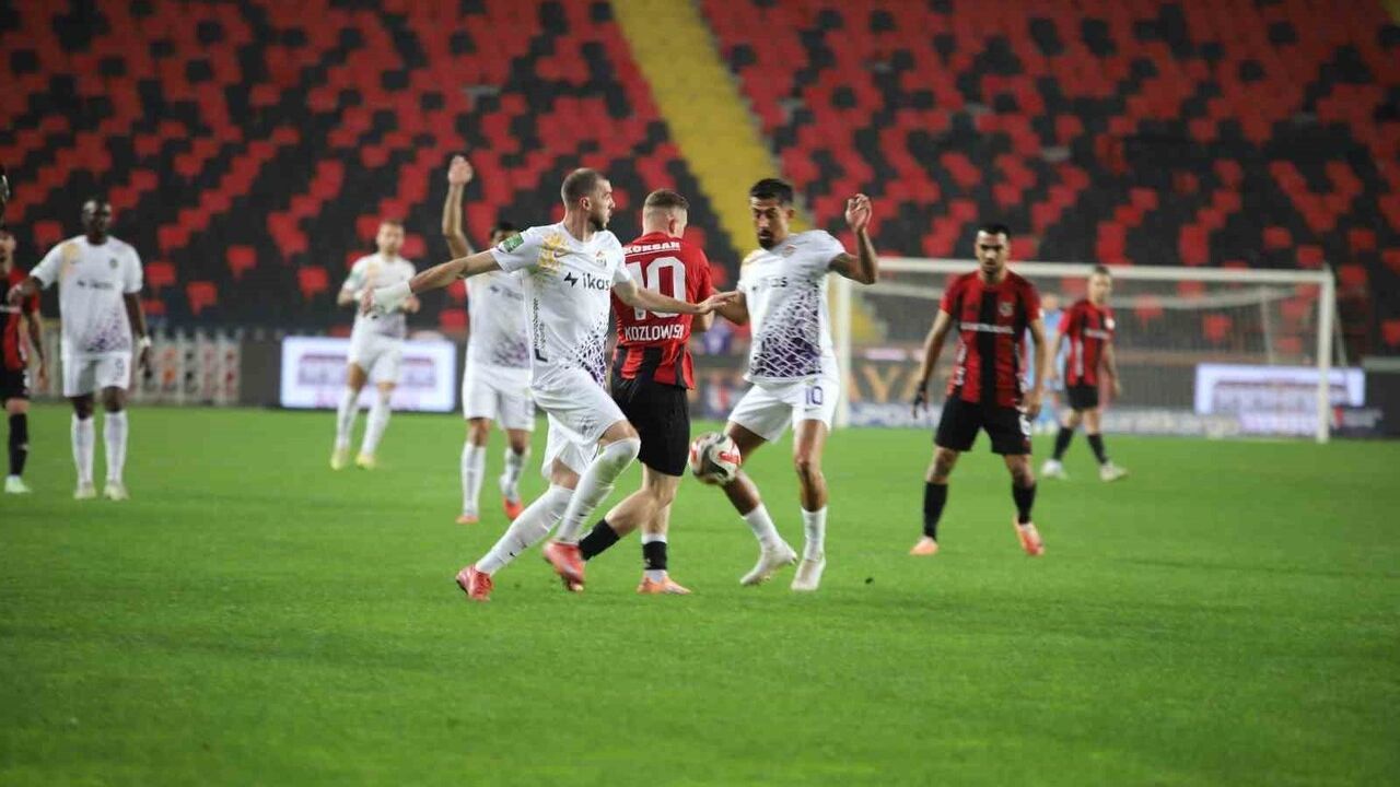 Trendyol Süper Lig: Gaziantep FK 0 - 1 Eyüpspor (İlk Yarı)