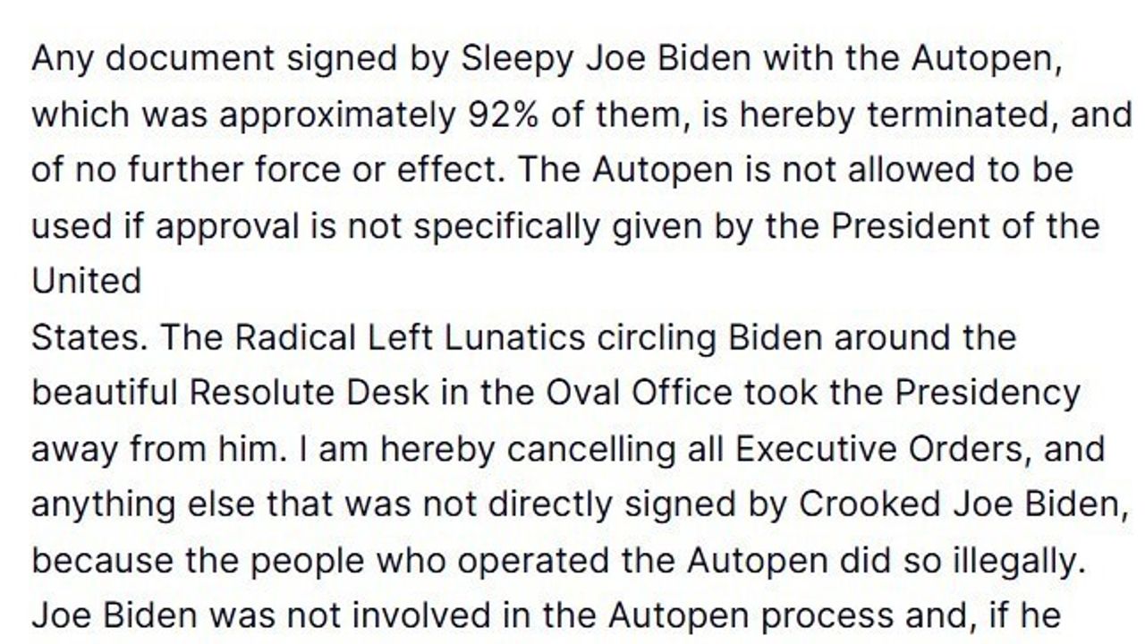 Trump, Biden'ın İmzalarını İptal Etti