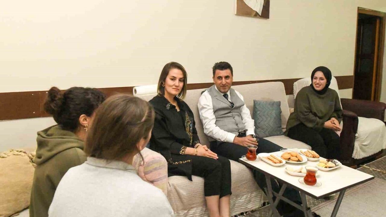 Tunceli'de Üniversite Öğrencilerine Gıda Desteği