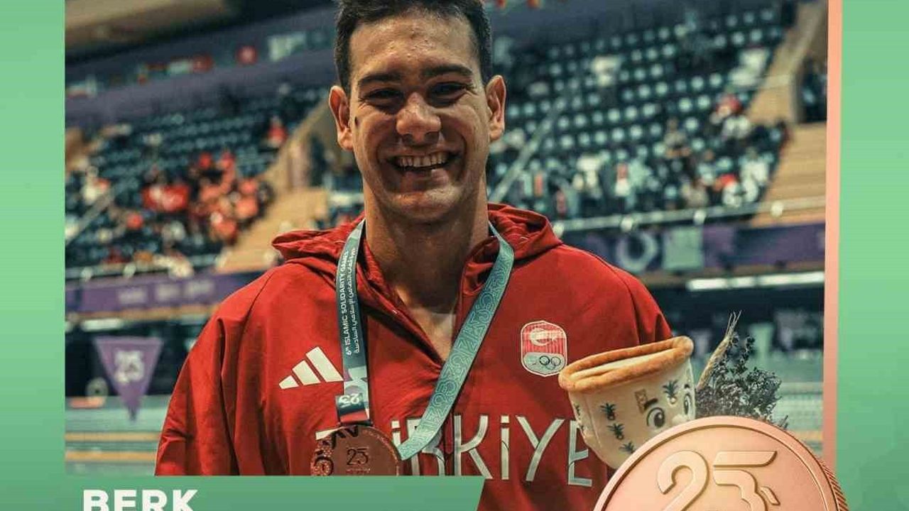 Türk Yüzücülerden Başarı Dolu Gün