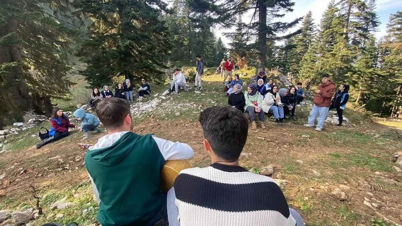 Türkeli'de Doğa Yürüyüşü Etkinliği Düzenlendi