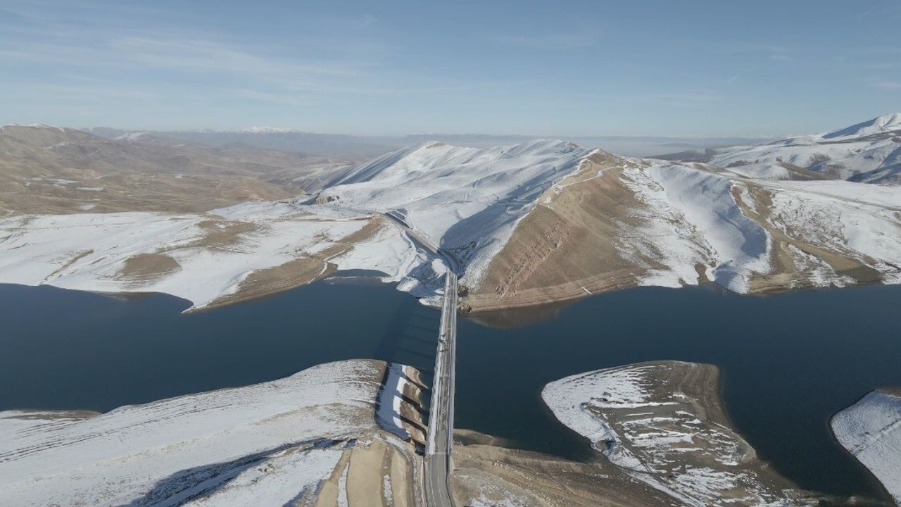 Turnaçayırı Barajı'nda Kışın Büyüsü