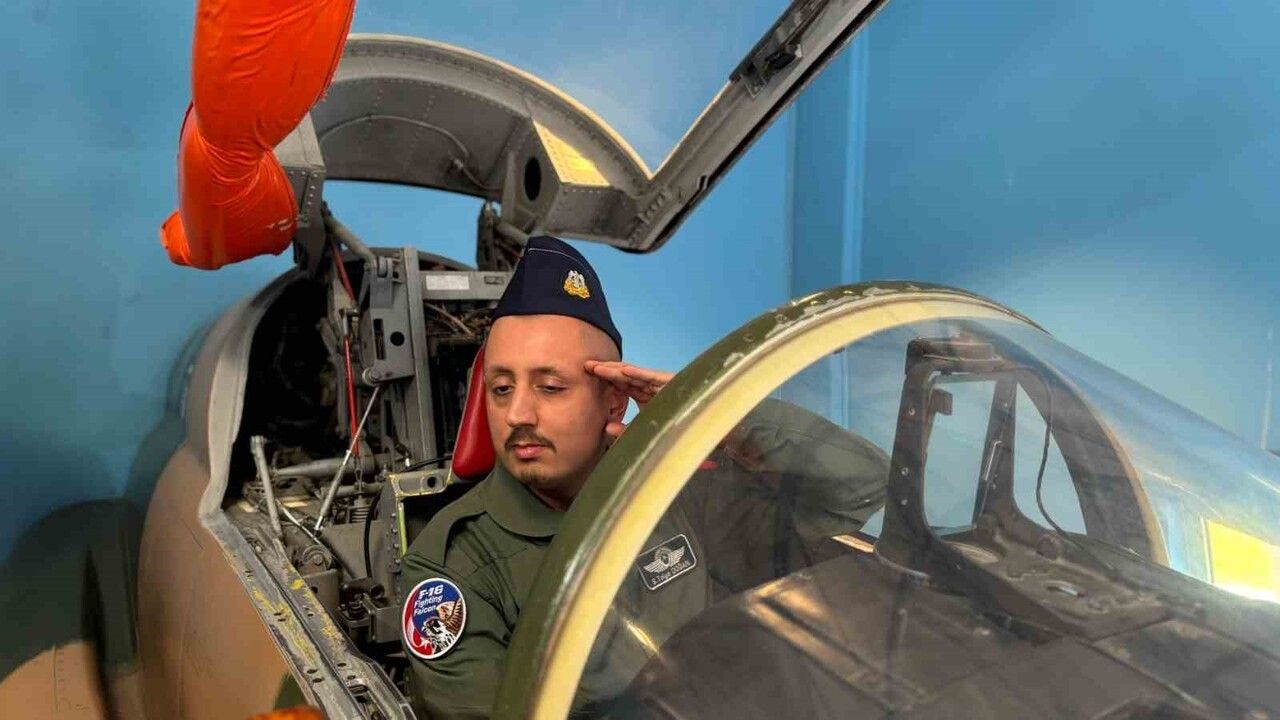 Uçak Kokpitine Oturan İlk Otizmli Birey: Server Tolga Doğan’ın Rüyası Gerçek Oldu