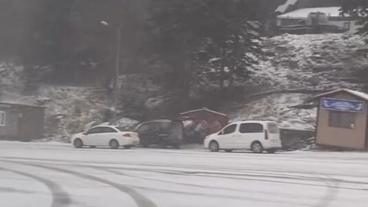 Uludağ'da Kar Yağışı Başladı: Kayak Sezonu İçin Müjde