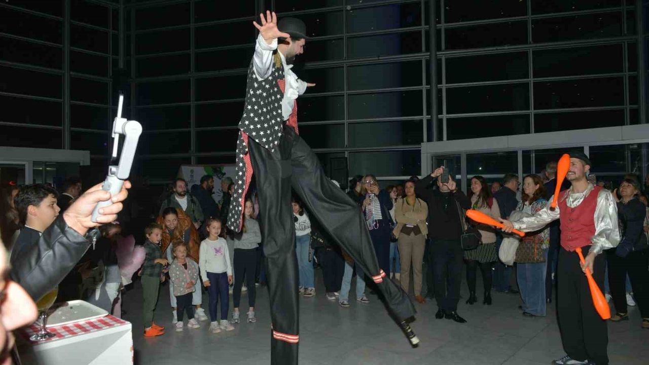 Uluslararası Karagöz Kukla ve Gölge Oyunları Festivali Renkli Bir Başlangıç Yaptı