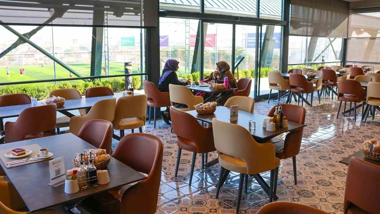 Ümraniye'de Doğayla İç İçe Ihlamur Kafe Açıldı