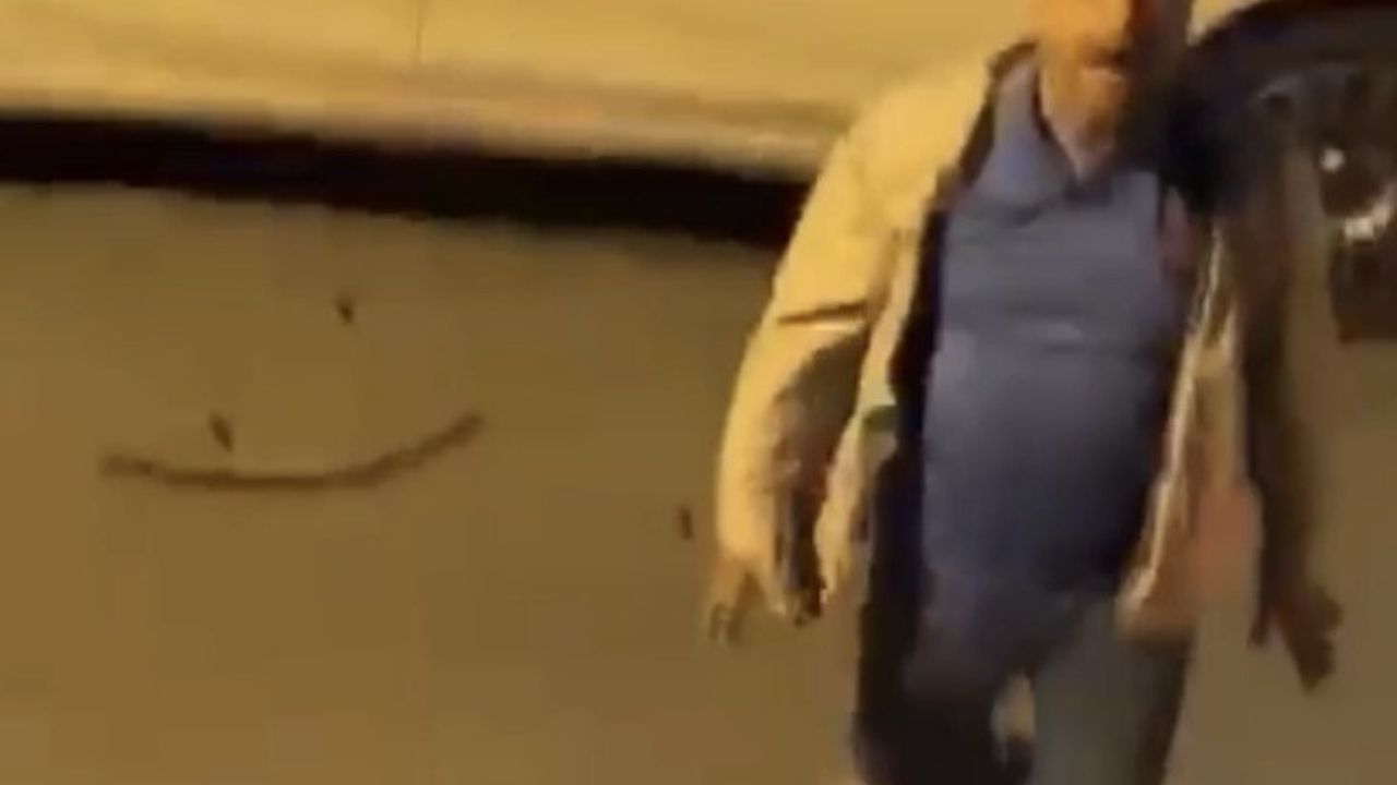 Ümraniye'de Eşine Ait Araçta Yıkım: Komşudan Tepki